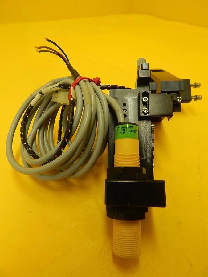Used KLA-Tencor Proximity Sensor Assembly 730-404397-00 Turck BC5-S18AP4X 5107 Used