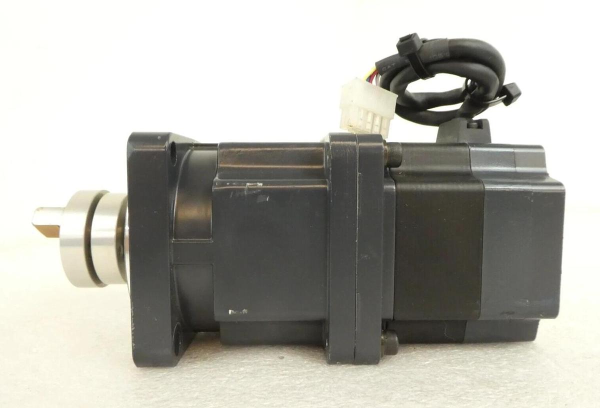 Used Oriental Motor ASM98AC-H100 Closed Loop Step Motor VEXTA Lot of 2 Working