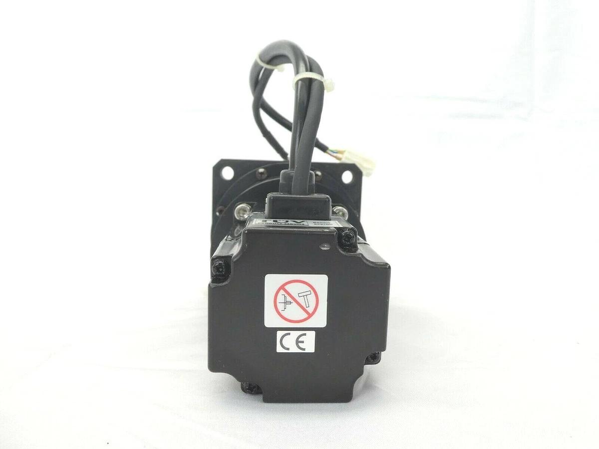 Used Omron R88M-U20030WA-S1 AC Servo Motor with Reducer CP-25A-21-J223A Working Spare