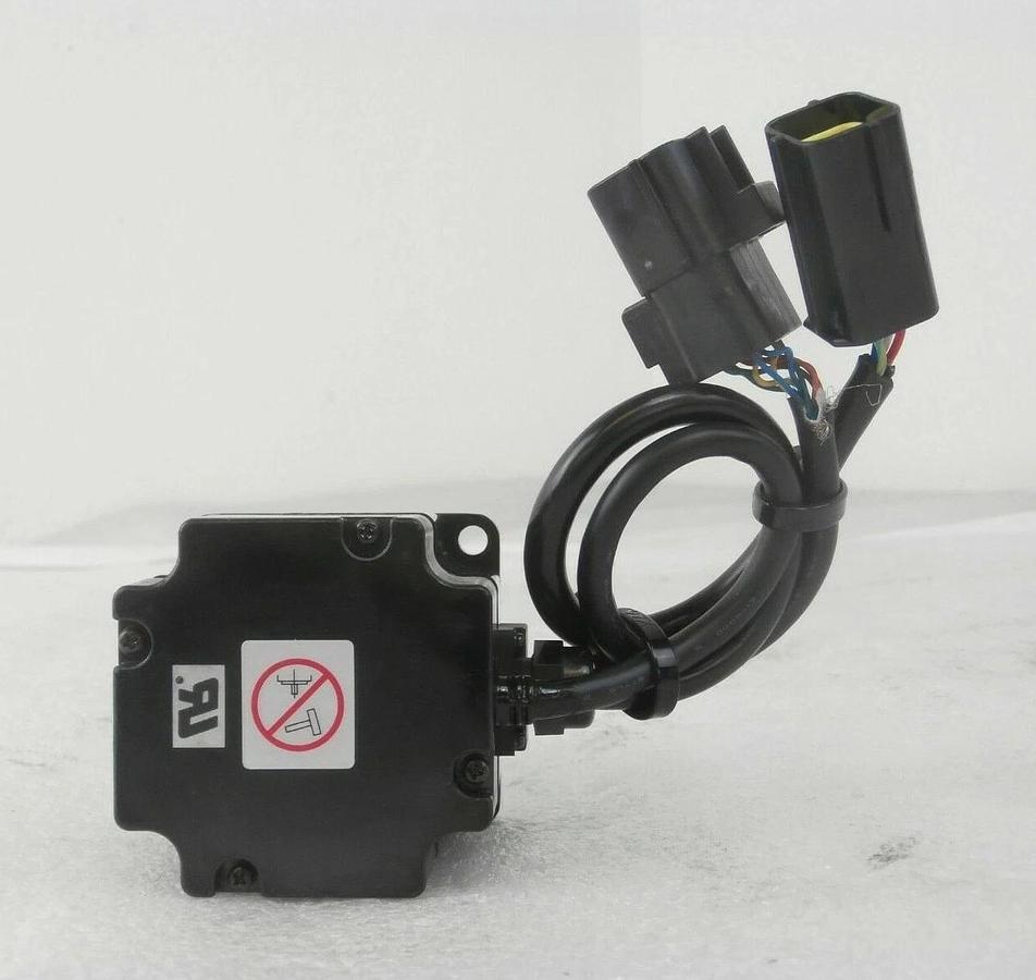 Yaskawa Electric SGMP-01U314M Motor AMAT Applied Materials 0190-77181 New Spare