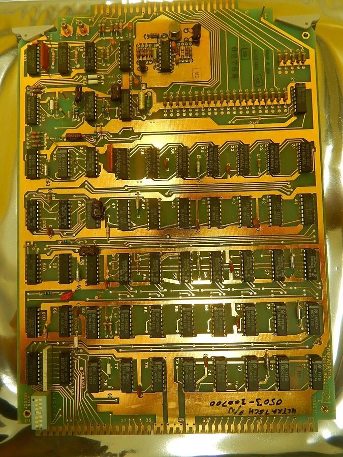 Used HP Hewlett-Packard 10762-60001 Comparator PCB Card Ultratech 0503-300700 Used