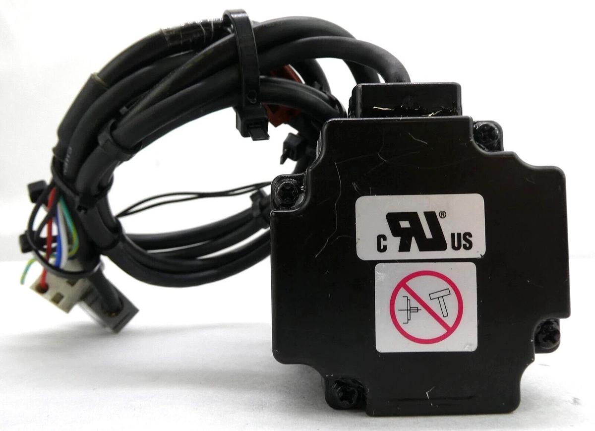 Used Yaskawa Electric SGMPH-01AAE-YA25 AC Servo Motor SIGMA-2 Working Surplus