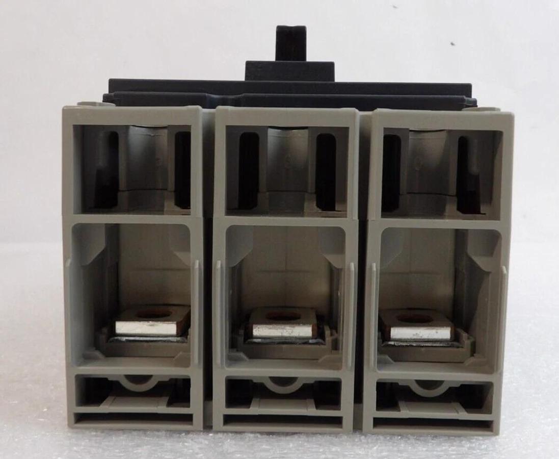 Merlin Gerin NFNF36090 3-Pole Circuit Breaker Compact NS NSF150 N Lot of 8 New