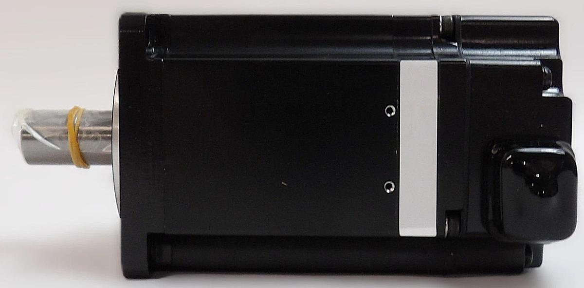 Yaskawa Electric SGMJV-04ADA21 AC Servo Motor New Surplus
