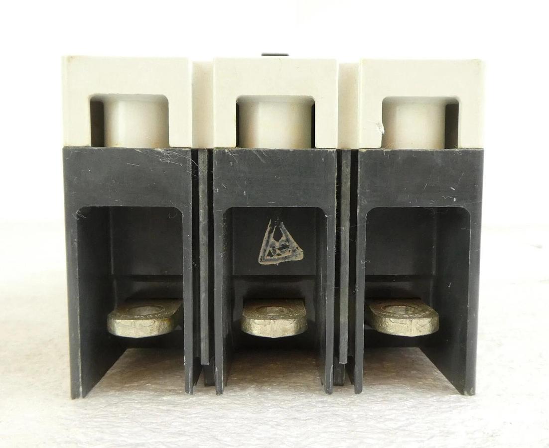 Used Eaton JGE3250NN Industrial Circuit Breaker J250E 69D2551G10 Lot of 2 Working