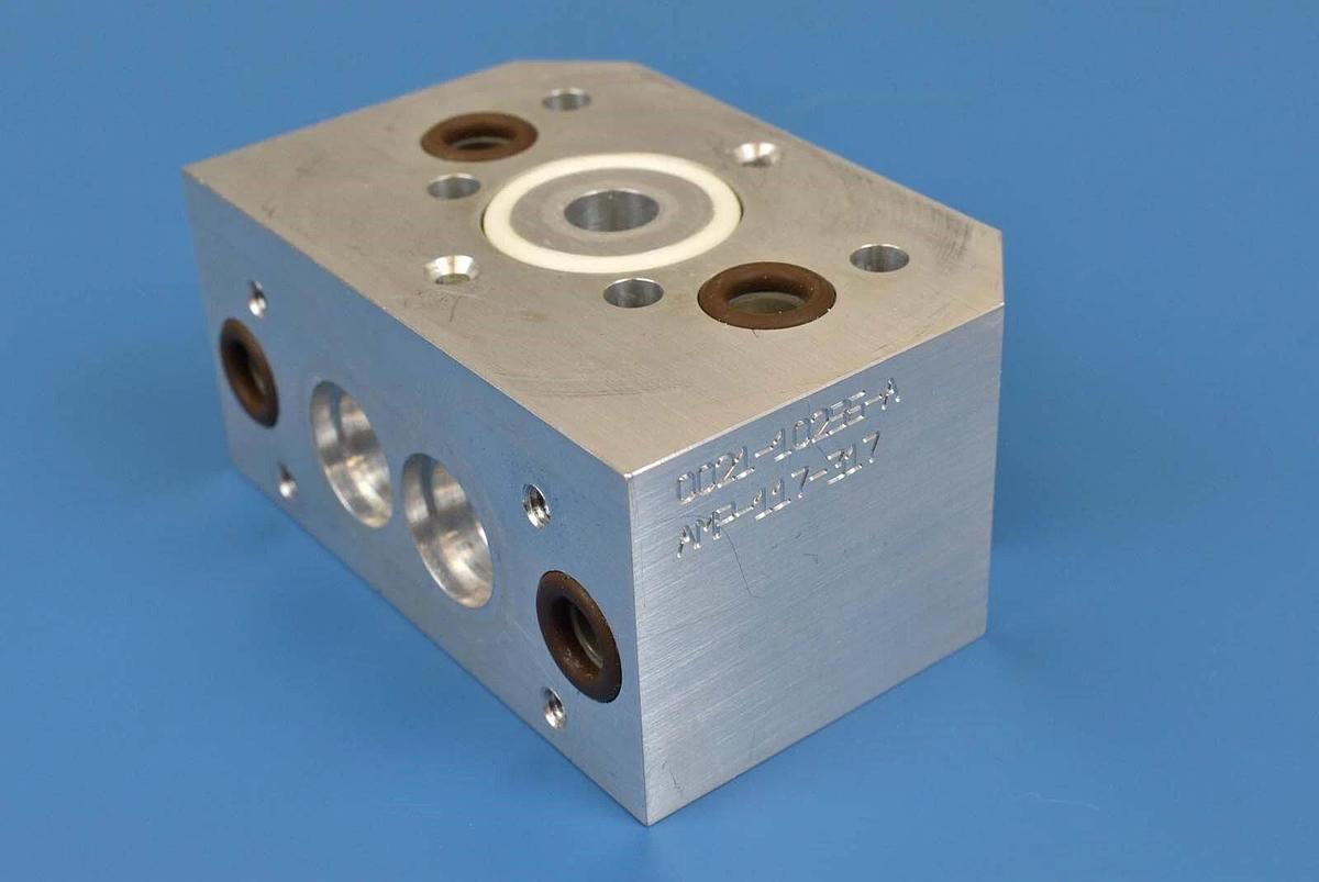 Used Applied Materials 0021-10296 Output Manifold
