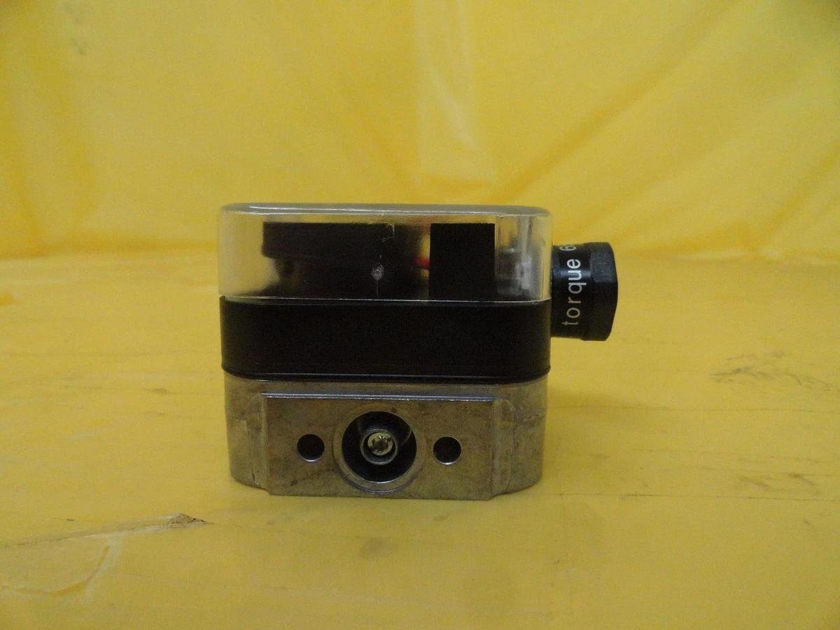 Dungs GAC-A4-4-3 Gas Pressure Switch Edwards A55635096 Reseller Lot of 2 New