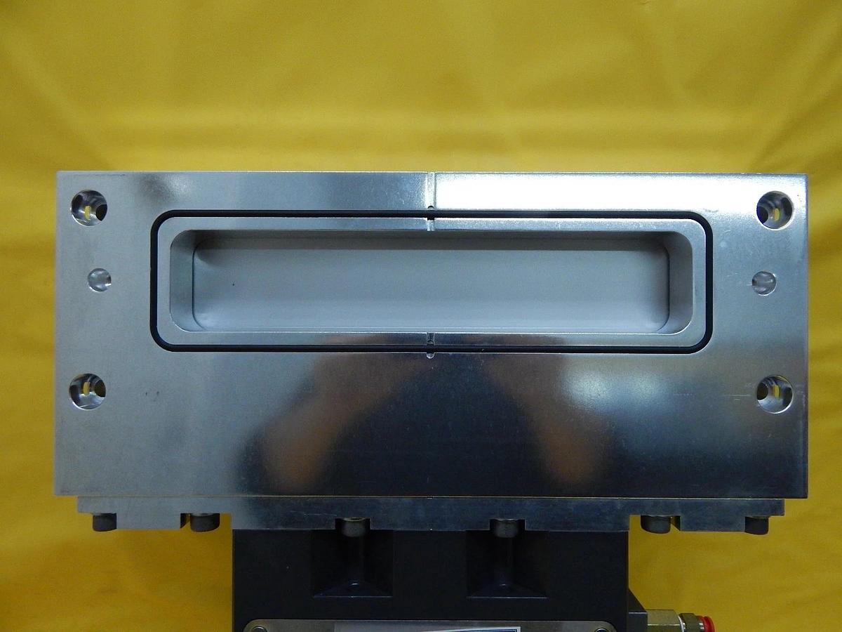 Used VAT 02010-AA44-0002 Pneumatic High Vacuum 12" Slit Valve Working