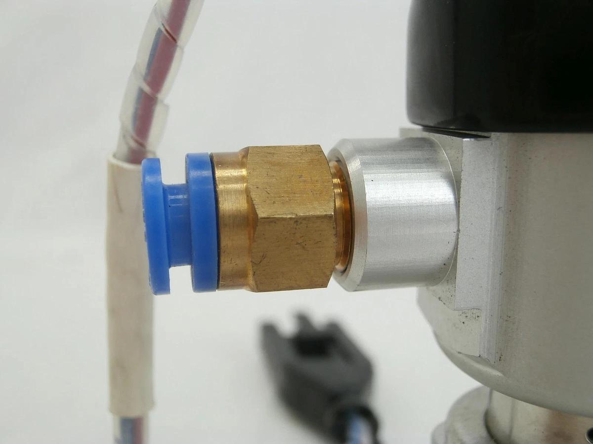 Used Swagelok SS-BNV51-2C High-Purity Bellows Valve AMAT 9150-00180 Used Working