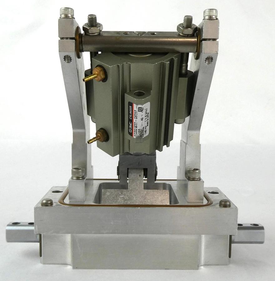 Used AMAT Applied Materials 0010-70029 CVD Chamber Slit Valve P5000 Dented Working