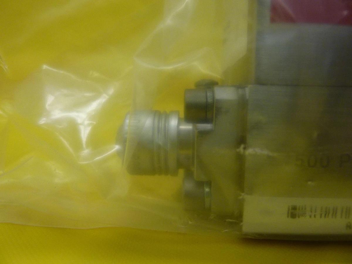 UNIT Instruments UFC-8164 Mass Flow Controller MFC AMAT 3030-11005 New Surplus