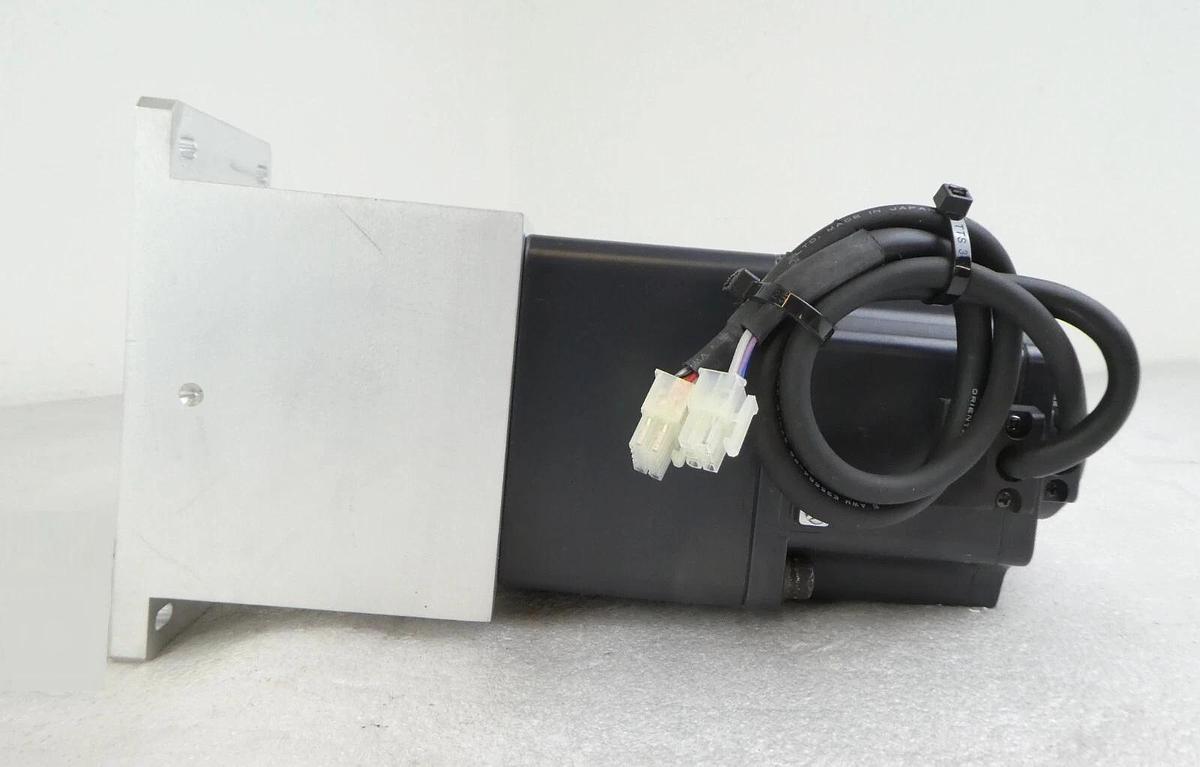 Used Oriental Motor BXM6400-GH-K3 DC Motor W/Gear Head D3846-162 Working Surplus