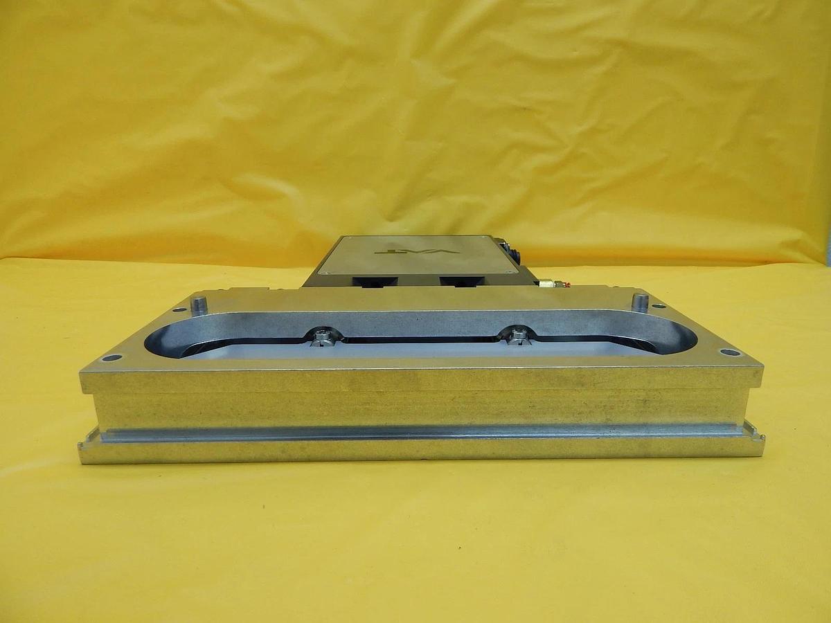 Used VAT 02010-BA24-1001 Pneumatic High Vacuum 12" Slit Valve Working