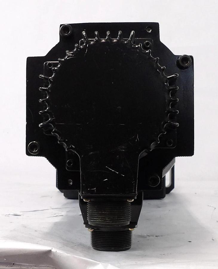 Used Yaskawa Electric SGMS-50A6AB AC Servo Motor SP140P-MX1-10-121-0AM AMAT Working