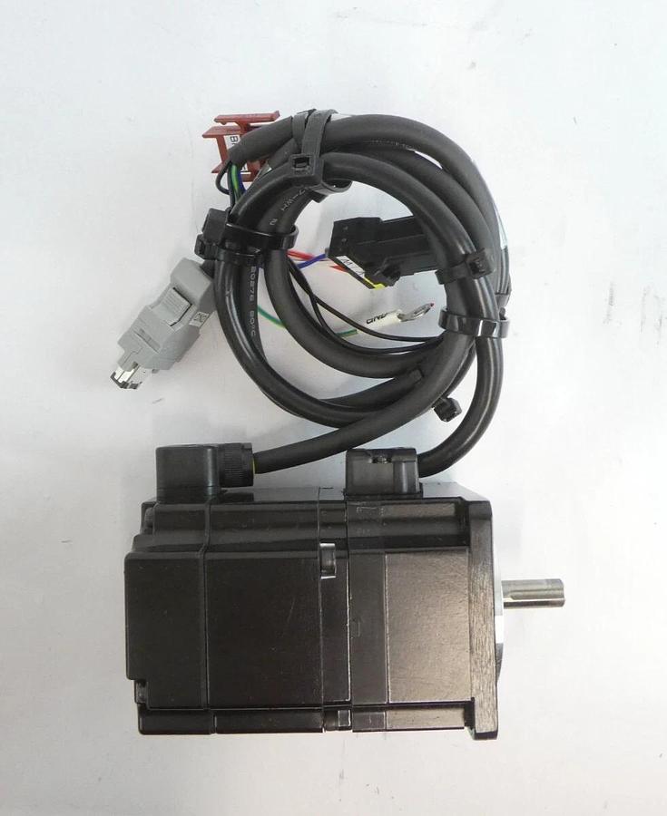 Used Yaskawa Electric SGMPS-01ACA-YA13 AC Servo Motor Lot of 2 Working