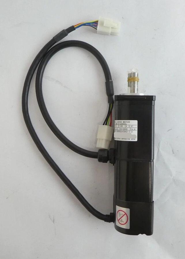 Yaskawa Electric SGM-01U3B4CL Servo Motor AMAT 1080-01243 Lot of 5 New Surplus