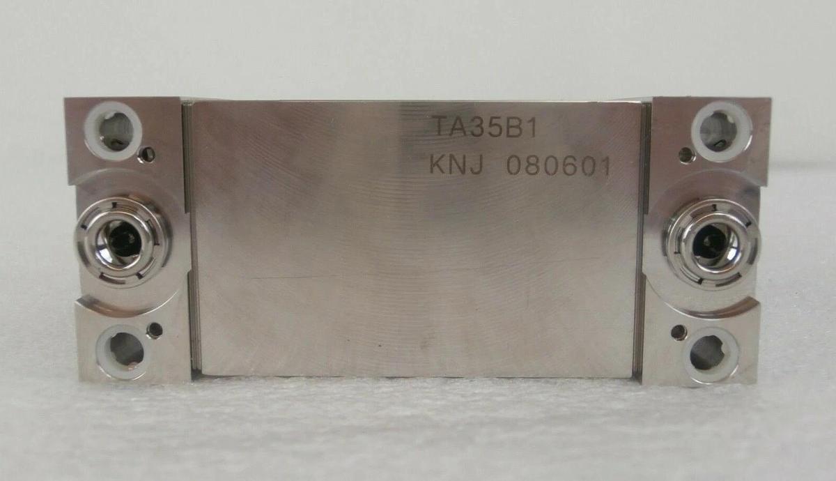 Used Aera FC-D985CT-BH Mass Flow Controller MFC FC-D985C 200 CCM CF4(0.419) Working