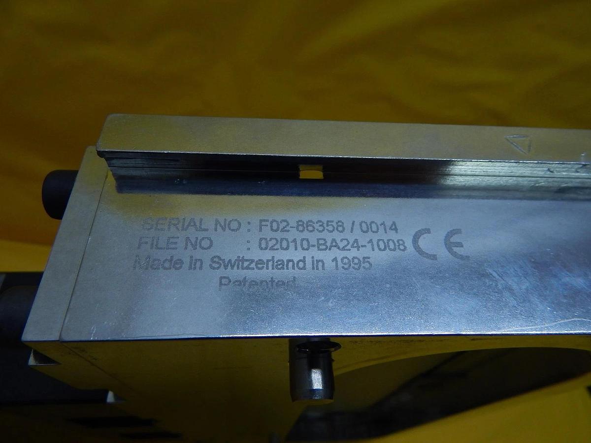 Used VAT 02010-AA44-0002 Pneumatic High Vacuum 12" Slit Valve Working