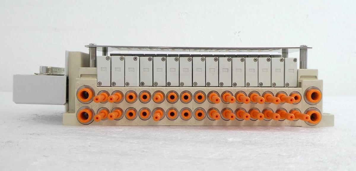 Used SMC SS5V1-DUQ00578 SS5V1-DUQ00581 15-Port Pneumatic Manifold Lot of 4 Working