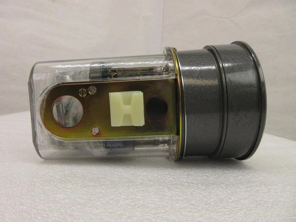 Used Dwyer 3000-00C Photohelic Pressure Switch Gauge 3000 Reseller Lot of 2 Used