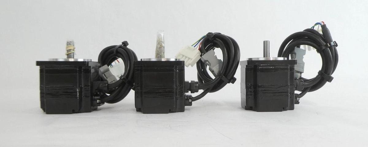 Yaskawa SGMPH-01AAE-YA34 Servo Motor Reseller Lot of 8 New Surplus