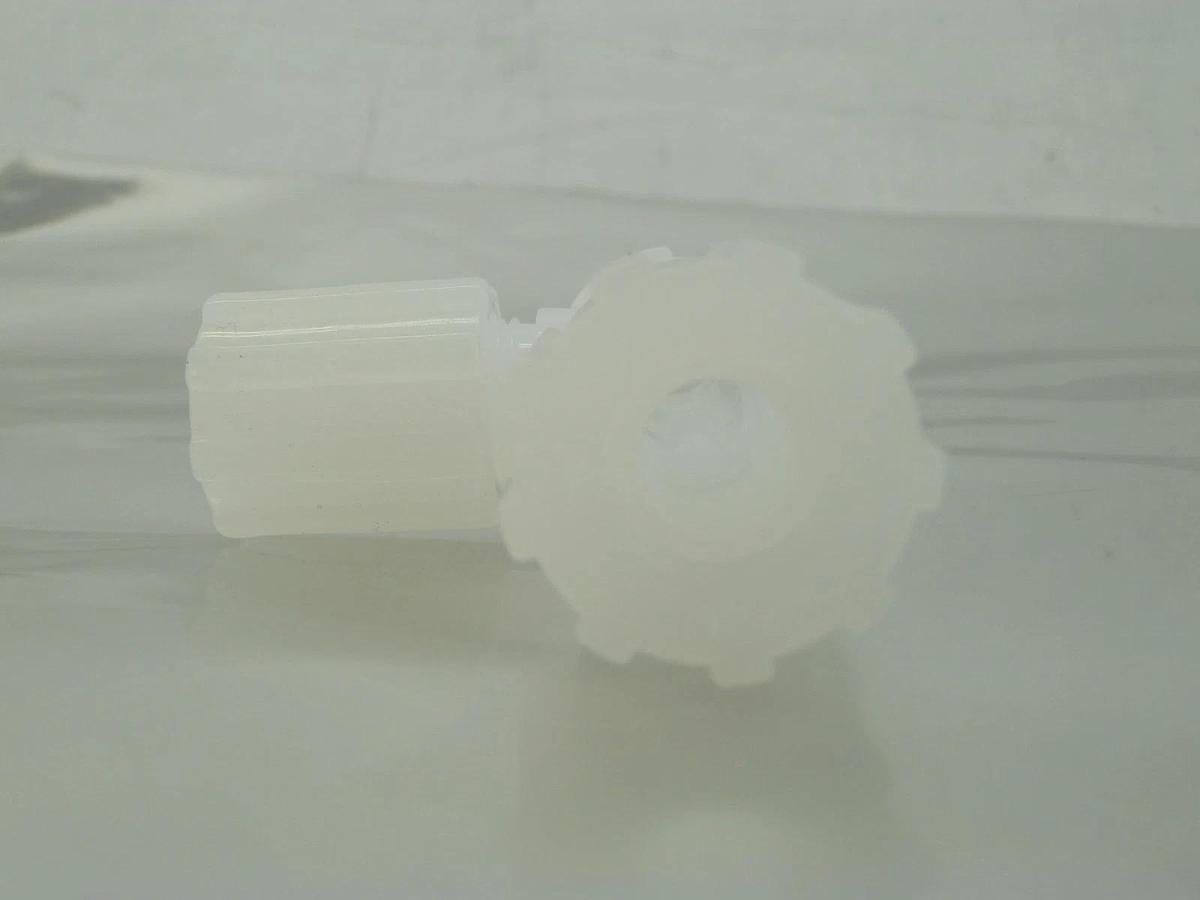 Entegris BT8-8FN-1 Tee Adapter 1/2" Flaretek x 1/2" MNPT Branch Lot of 17 New