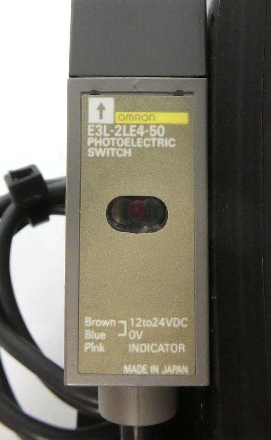Used Omron E3L-2LE4-50 E3L-2DE4-50 Photoelectric Switch Laser Emitter Working
