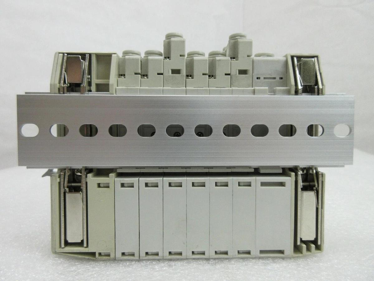 Used SMC 6-Port Pneumatic Manifold SZ3260-5LOZD-C4 SZ3360-5LOZD-C4 Lot of 2 Used