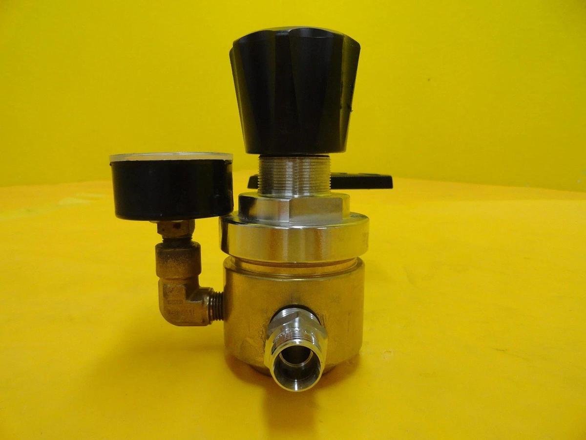 Used Tescom 44-3213H282-769 Manual Pressure Regulator Swagelok SS-45S8 Used Working