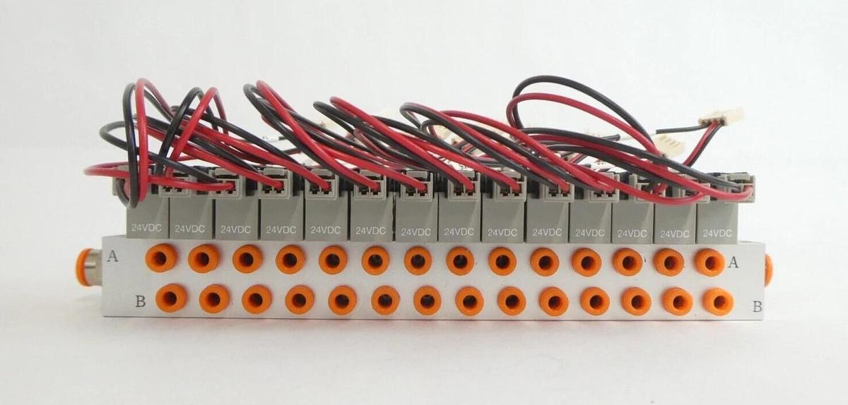 SMC SS3Y1-14-DUU01589 28-Port Pneumatic Manifold AMAT 0190-54662 Lot of 2 New