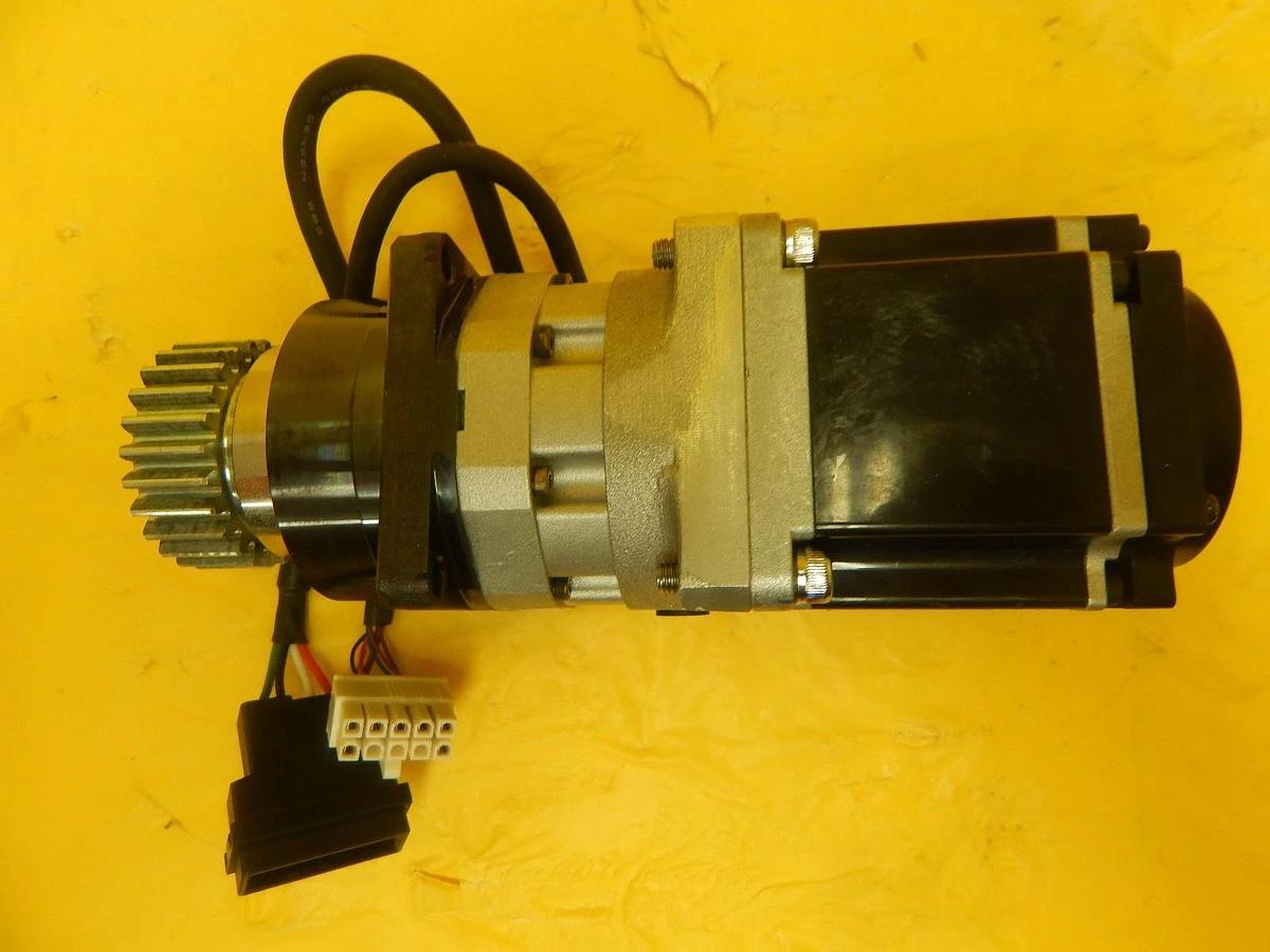 Used Sanyo Denki R2AA06020FXP77M AC Servo Motor Sumitomo ANFX-P110F-2RL3-9 Used