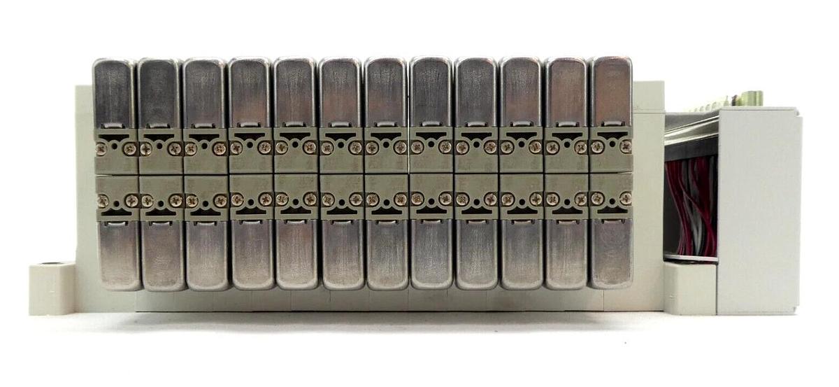 Used SMC VV5Q11-12-DAP00479 12-Port Pneumatic Manifold AMAT 0190-39960 Working Spare
