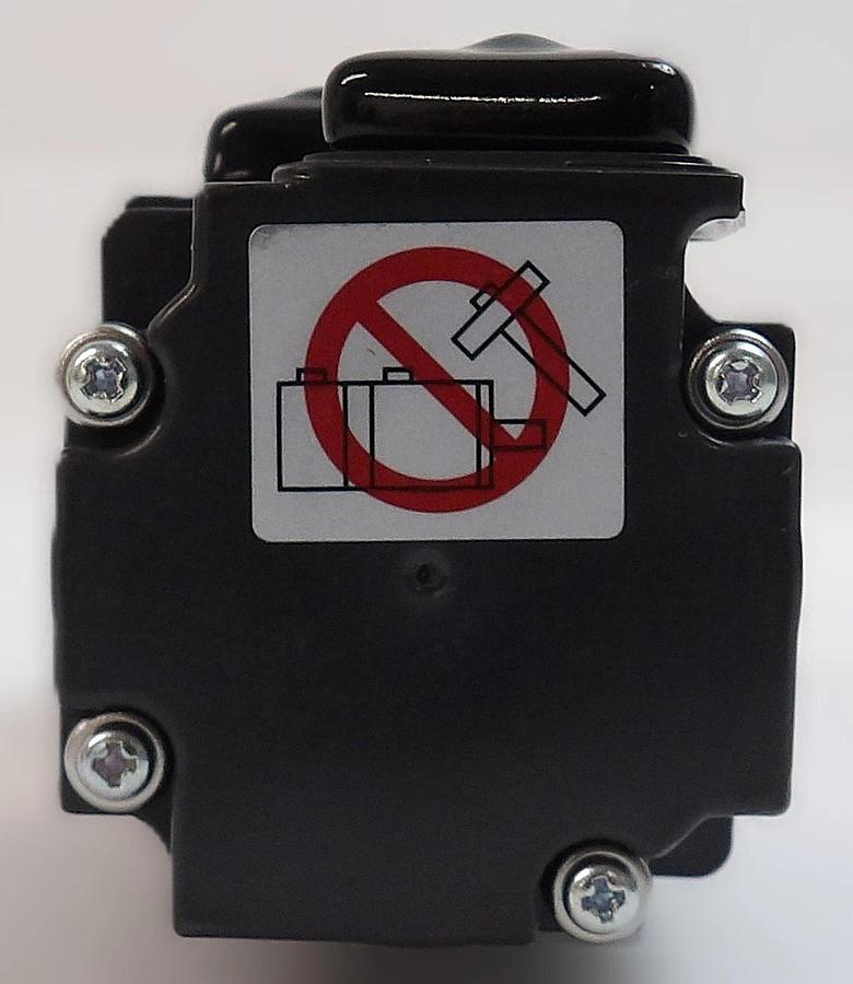 Mitsubishi Electric HG-KR13G7 Servo Drive HPG-14A-21-J2CBKS-SB New Surplus