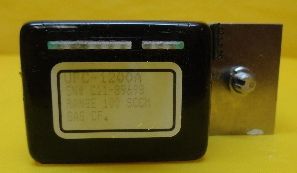 Used Unit Instruments UFC-1200A Mass Flow Controller MFC 100 SCCM CF4 Used Working