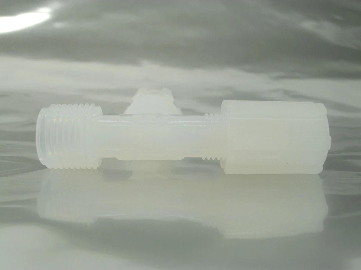 Entegris RT4-6FN-1 Tee Adapter 1/4" Flaretek x 3/8" MNPT Reseller Lot of 12 New