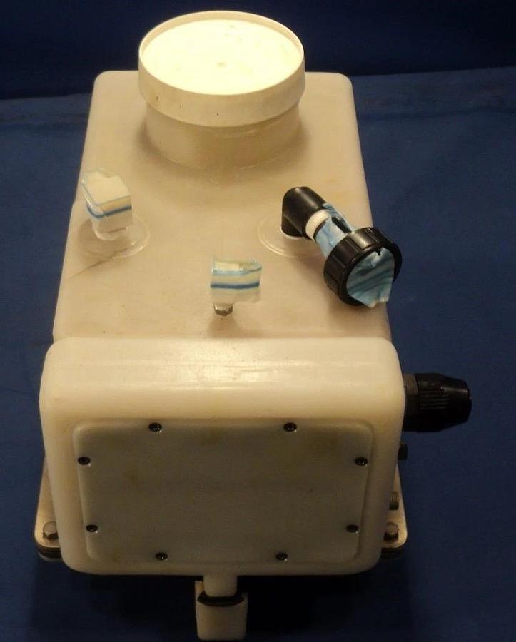 Used Noah Precision 2005 Tank Bath Fluid Temperature Controller SVG Discolored Used
