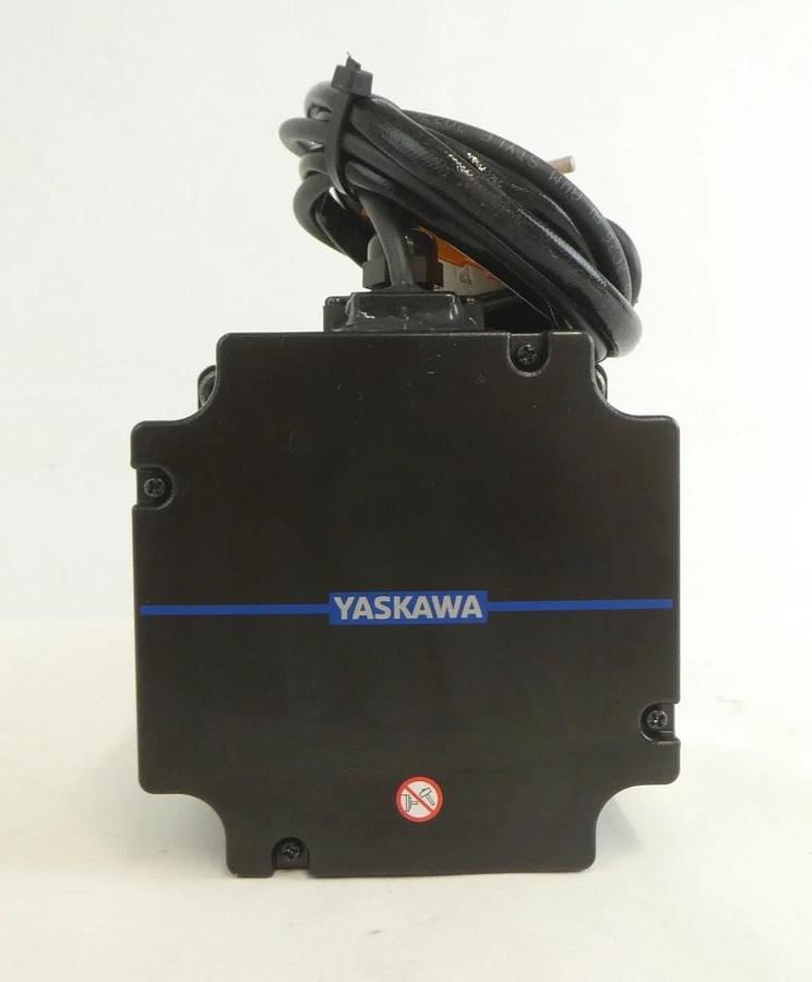 Yaskawa Electric SGM7P-08A7E-YA17 AC Servo Motor YSC-SGM7P-08-005 Working