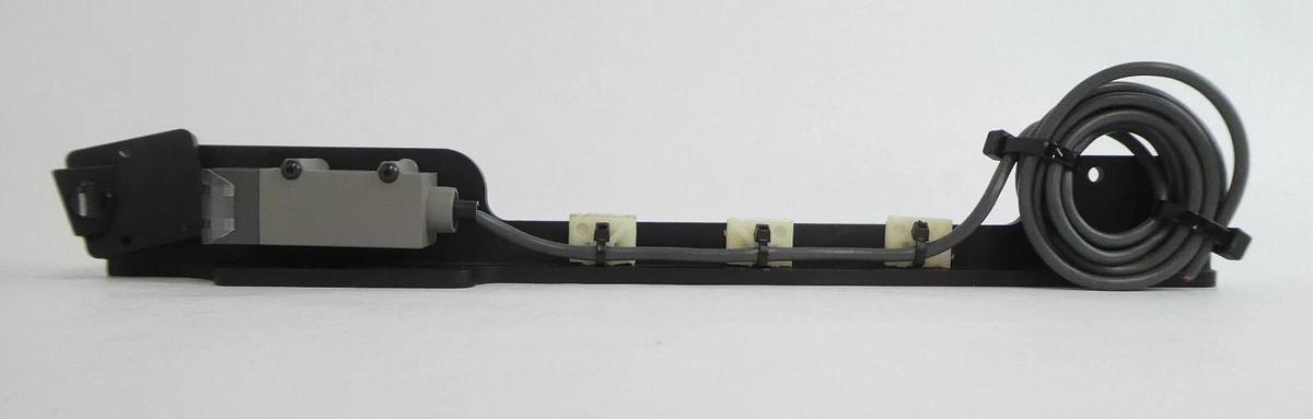Used Omron E3L-2LE4-50 E3L-2DE4-50 Photoelectric Switch Laser Emitter Working