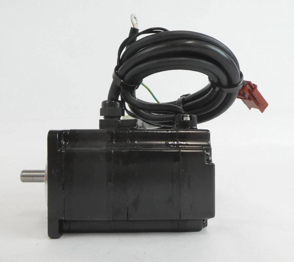 Used Yaskawa America SGMPH-01AAE-YA12 AC Servo Motor Assembly Working