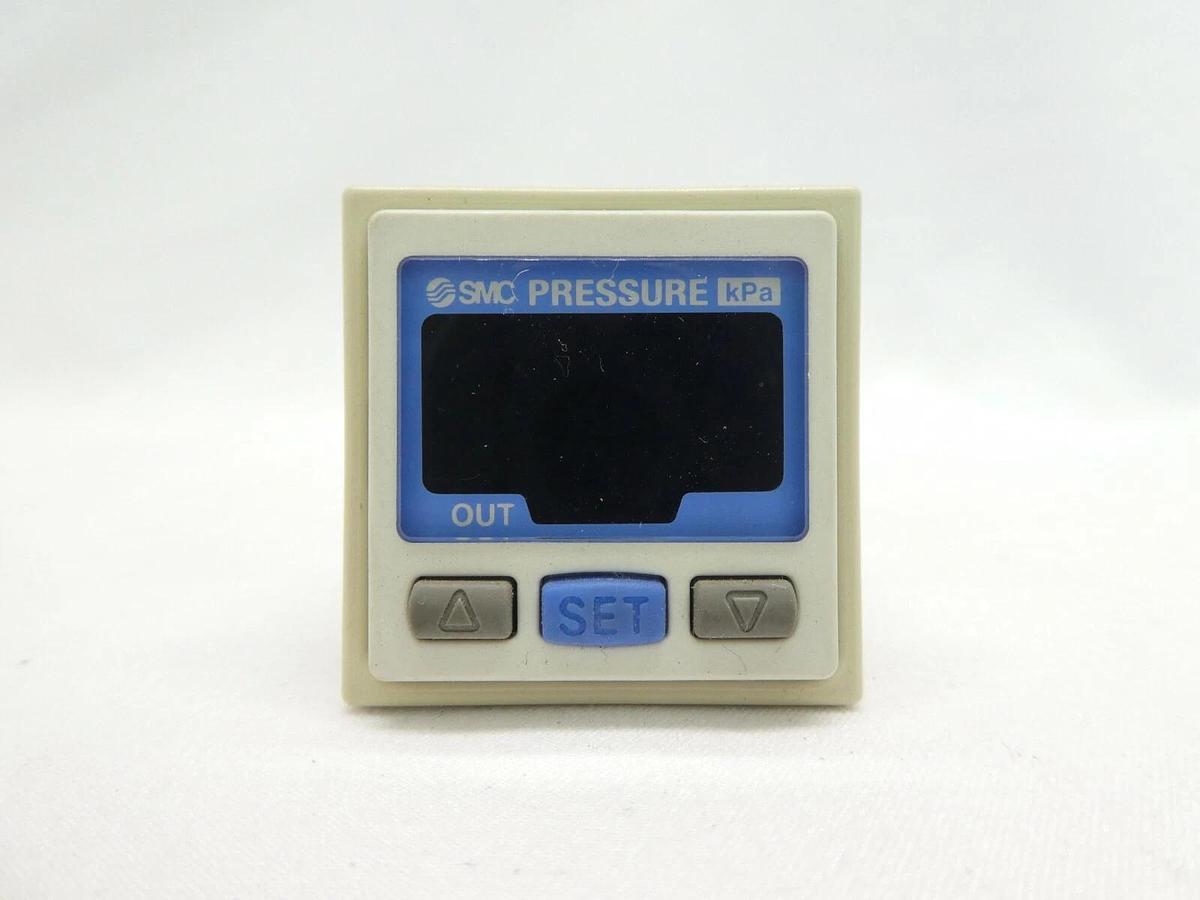 Used SMC ZSE30-01-65-M Vacuum Pressure Switch ZSE30 Lot of 40 Working Surplus