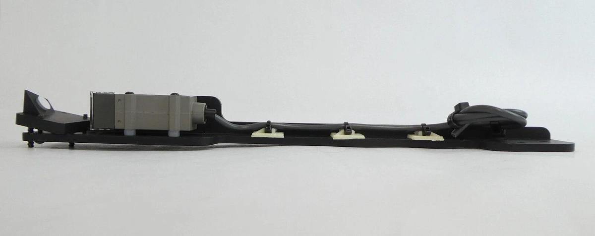 Used Omron E3L-2LE4-50 E3L-2DE4-50 Photoelectric Switch Laser Emitter Working