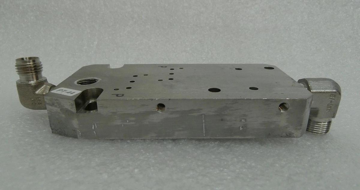 Used AMAT Applied Materials 0021-78095 Manifold 2 Serias Valve UPA Assembly Cu Used