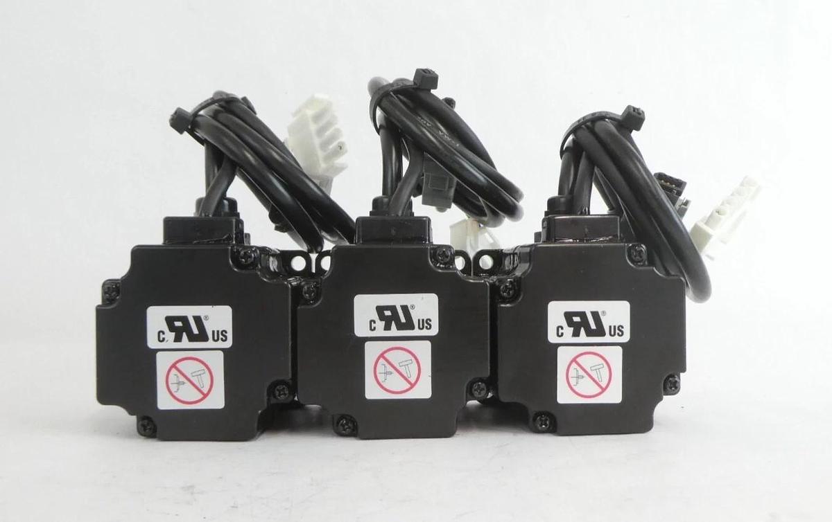 Yaskawa SGMPH-01AAE-YA34 Servo Motor Reseller Lot of 8 New Surplus