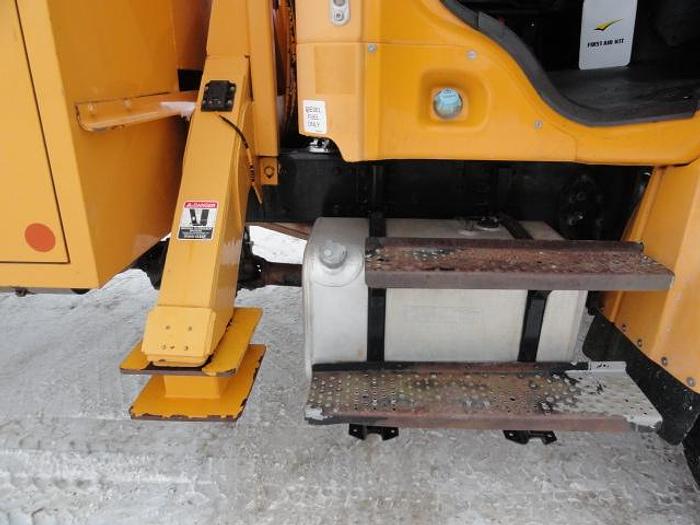 Used 2007 freightliner BUSINESS CLASS M2 106