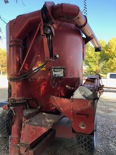 Gebraucht Case IH 1350 Grinder Mixer