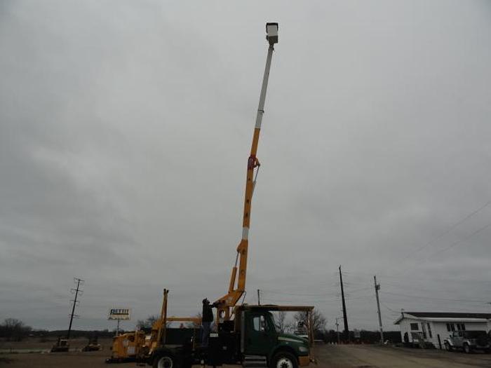 Used 2010 FREIGHTLINER BUSINESS CLASS M2 106