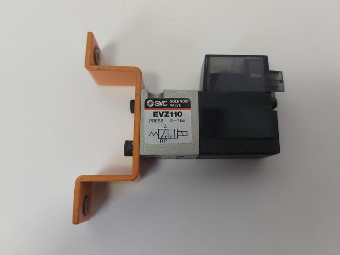 Gebraucht 4 Stück Pneumatik Magnetventil, 2x VZ1120 + 2 x EVZ110, SMC gebraucht