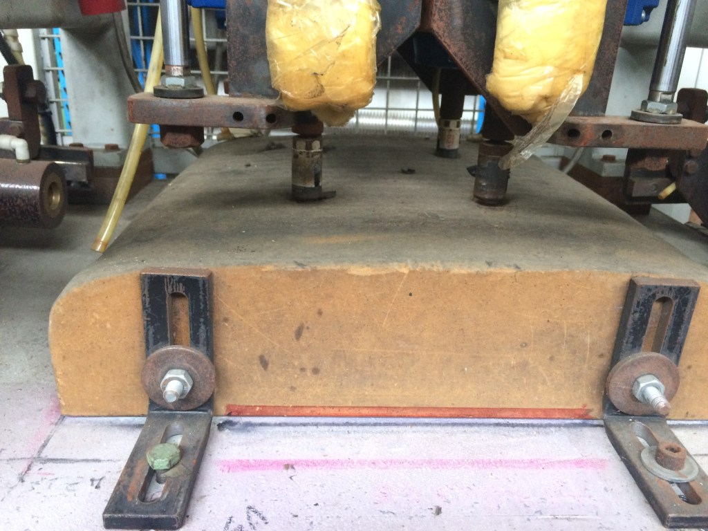 Usato Foratrice per sedili o componenti in multistrato