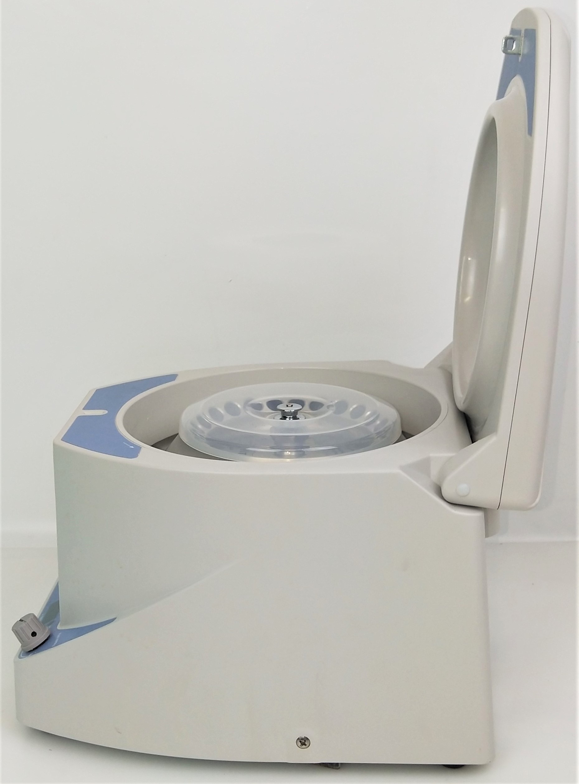 New Open Box Labnet Spectrafuge 24D MicroCentrifuge - 24 x 1.5 - 2mL