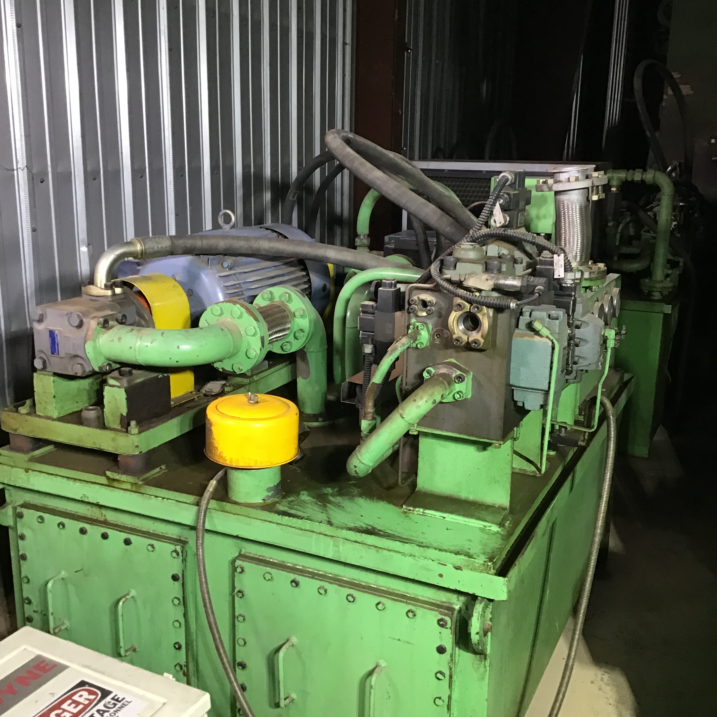 Used 300 Ton Dongsung Hydraulic 4-Post Press